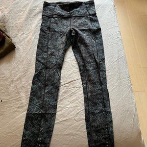 Lululemon Printed Pants - Size 6